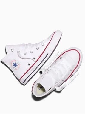 Converse 🤍🤍Chuck Taylor Hi-Top Sneakers (Big Kid size 5/women’s size 7)